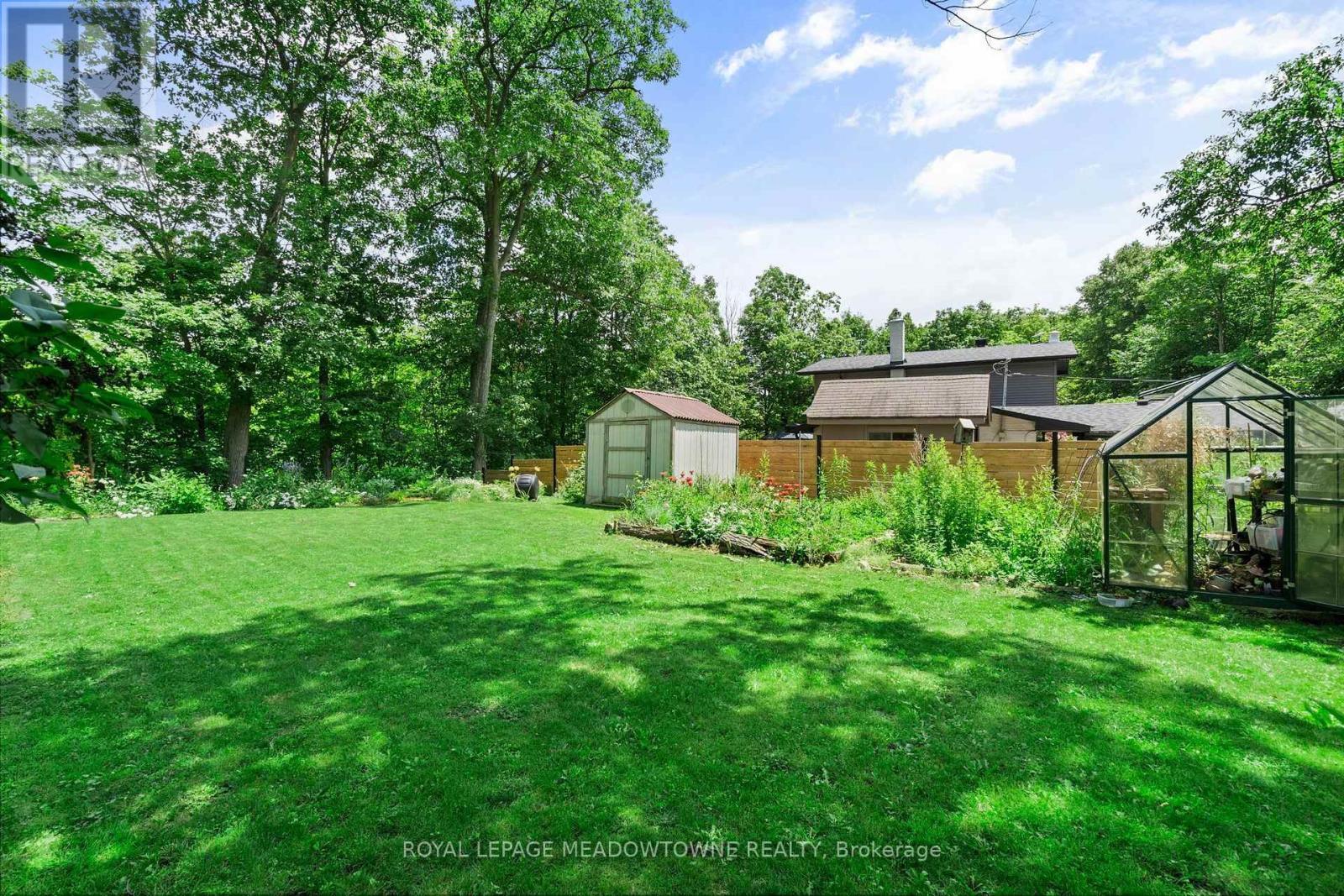 












10621 THIRD LINE

,
Halton Hills,




Ontario
L9T2X9

