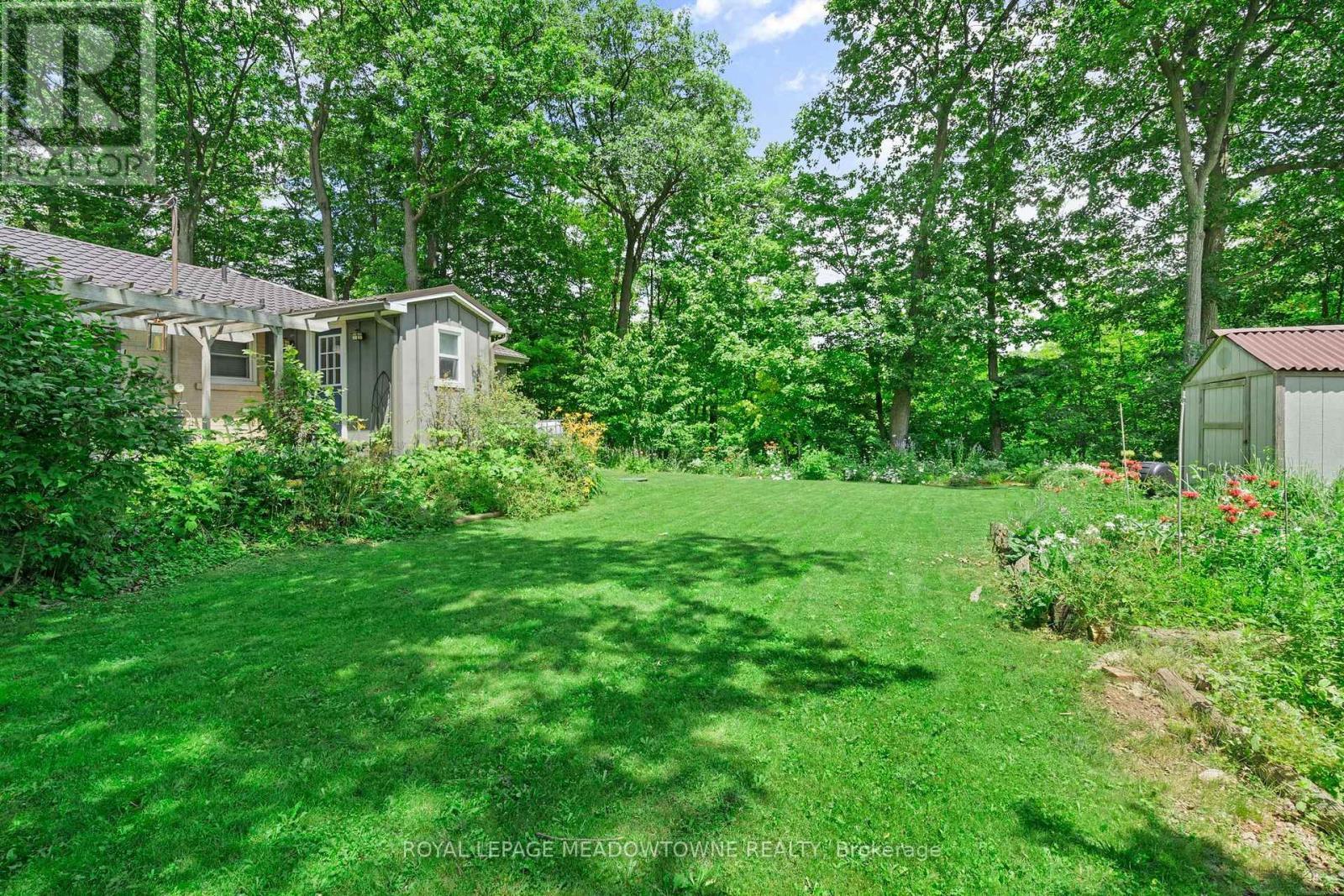 












10621 THIRD LINE

,
Halton Hills,




Ontario
L9T2X9


