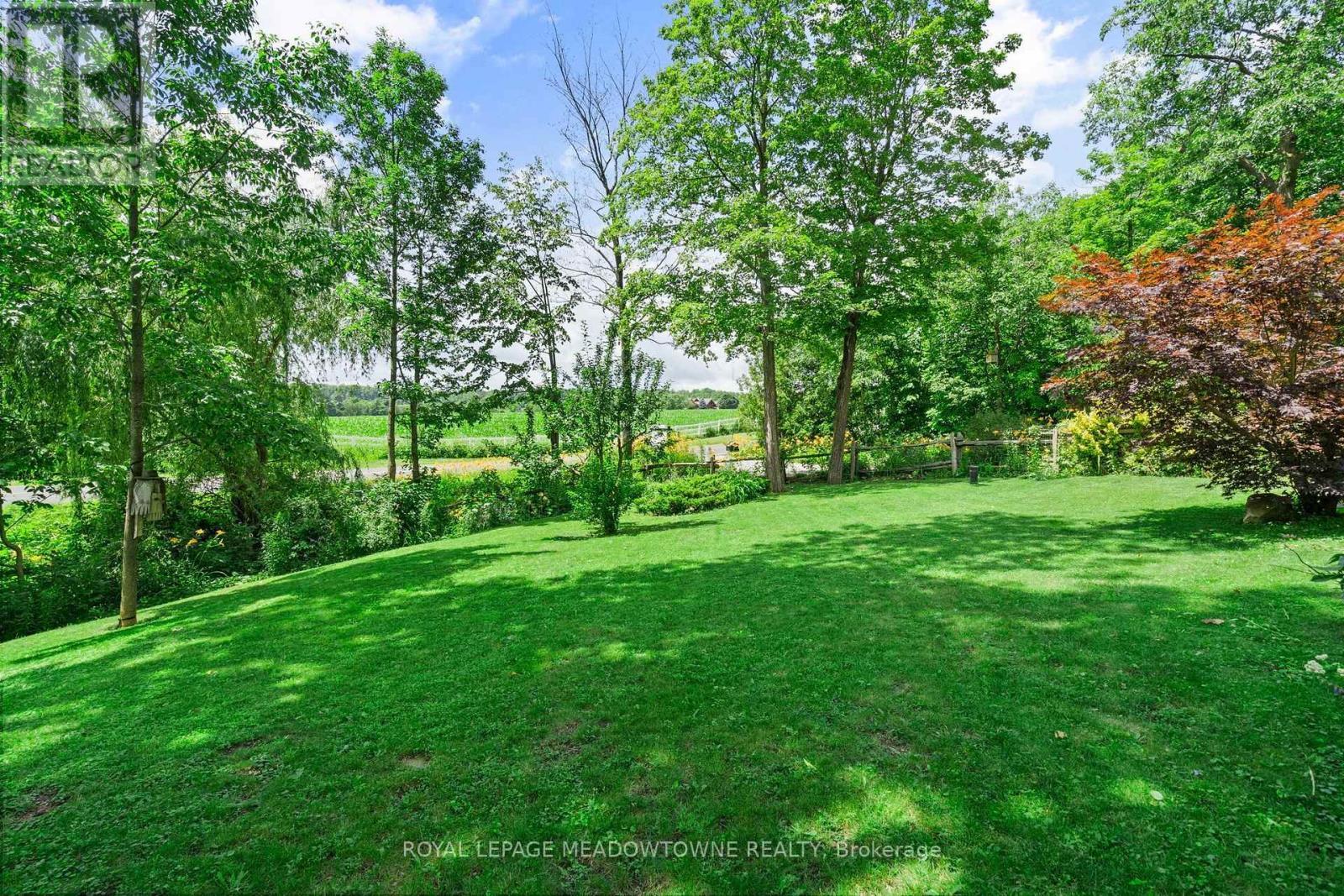 












10621 THIRD LINE

,
Halton Hills,




Ontario
L9T2X9

