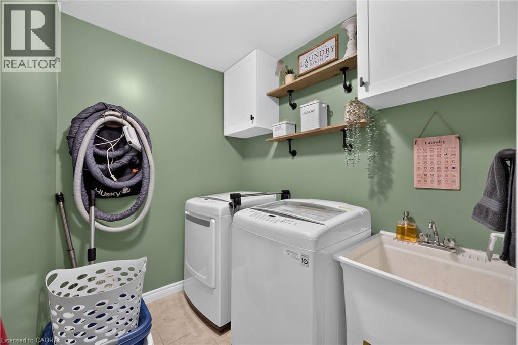 












7 ETHERINGTON Crescent

,
Binbrook,




Ontario
L0R1C0

