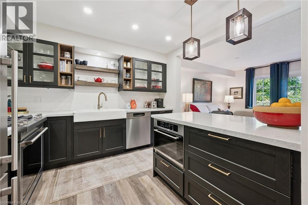 












124 GOSLING Gardens Unit# 12

,
Guelph,




Ontario
N1G5K6

