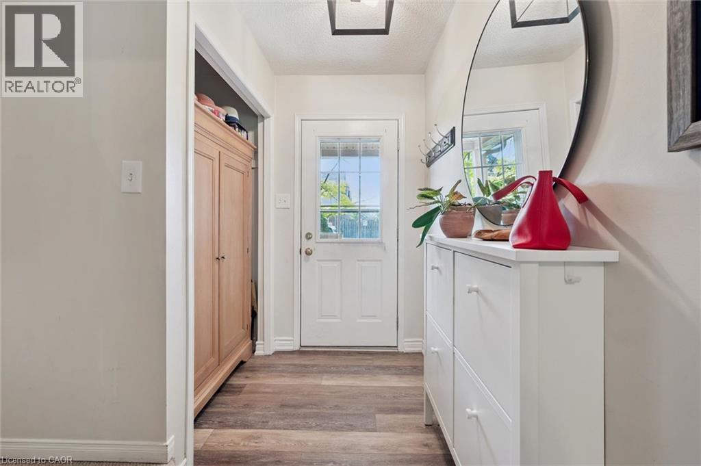 












124 GOSLING Gardens Unit# 12

,
Guelph,




Ontario
N1G5K6

