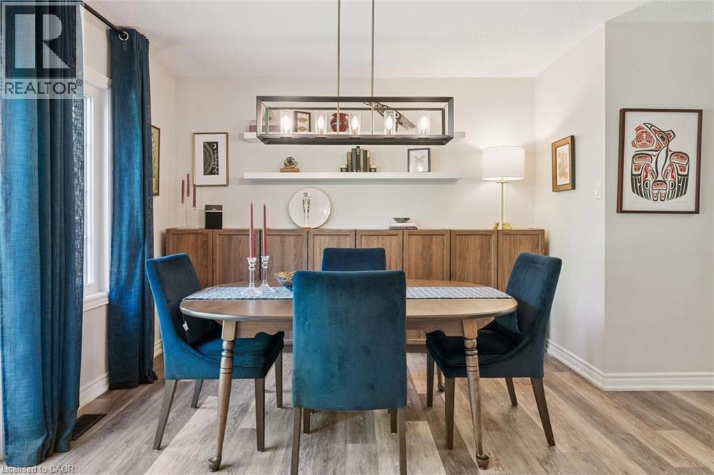 












124 GOSLING Gardens Unit# 12

,
Guelph,




Ontario
N1G5K6

