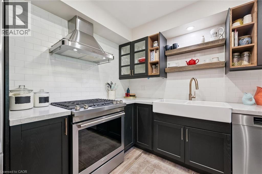 












124 GOSLING Gardens Unit# 12

,
Guelph,




Ontario
N1G5K6

