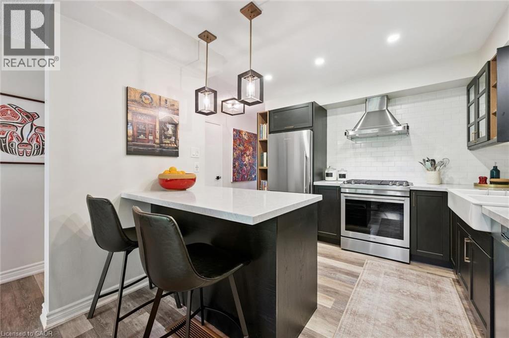 












124 GOSLING Gardens Unit# 12

,
Guelph,




Ontario
N1G5K6

