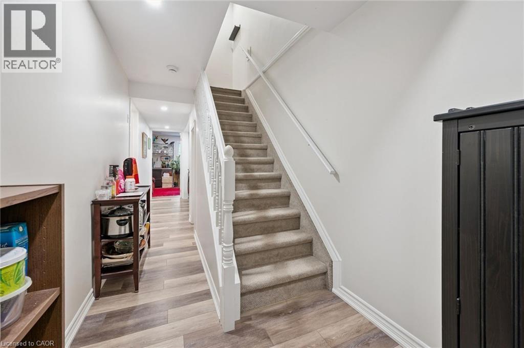 












124 GOSLING Gardens Unit# 12

,
Guelph,




Ontario
N1G5K6

