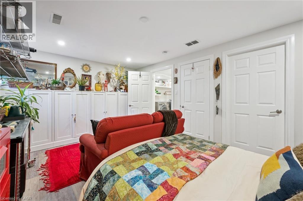 












124 GOSLING Gardens Unit# 12

,
Guelph,




Ontario
N1G5K6

