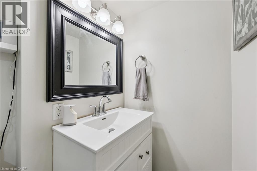 












124 GOSLING Gardens Unit# 12

,
Guelph,




Ontario
N1G5K6

