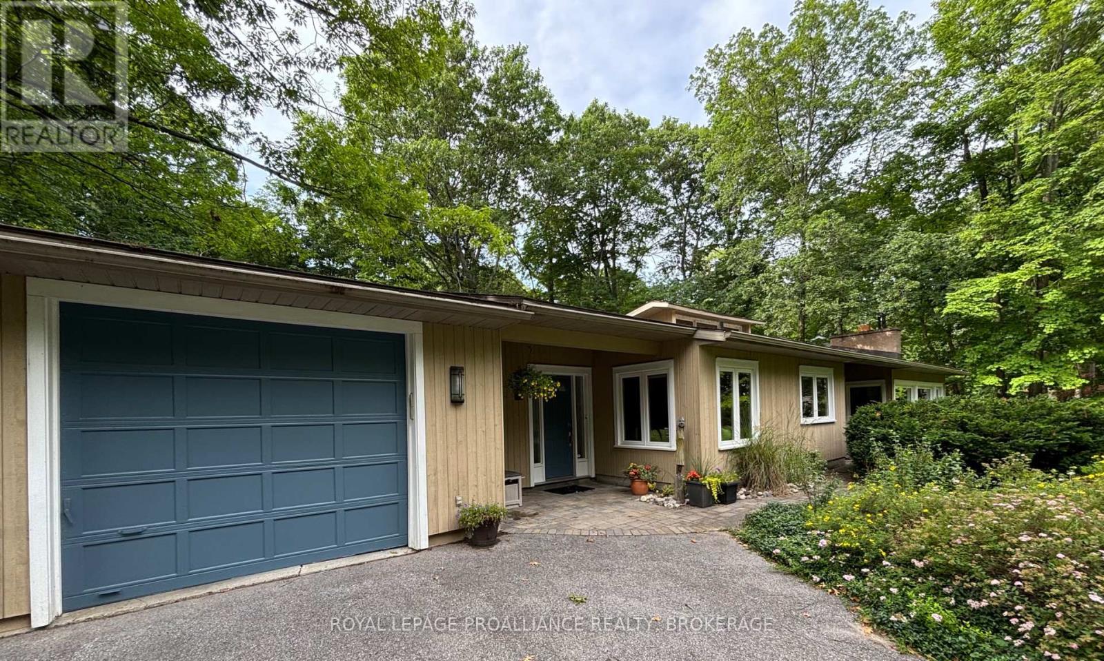 












27 RIVERSIDE DRIVE

,
Kingston (Kingston East (Incl CFB Kingston)),




Ontario
K7L4V1

