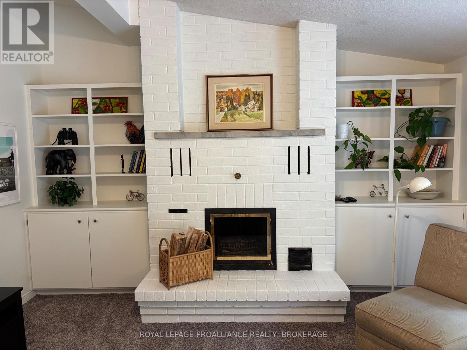 












27 RIVERSIDE DRIVE

,
Kingston (Kingston East (Incl CFB Kingston)),




Ontario
K7L4V1

