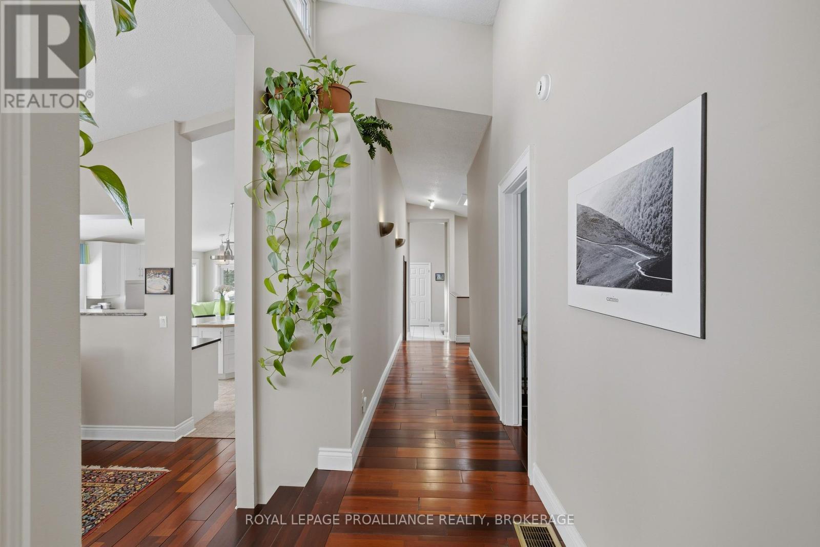 












27 RIVERSIDE DRIVE

,
Kingston (Kingston East (Incl CFB Kingston)),




Ontario
K7L4V1


