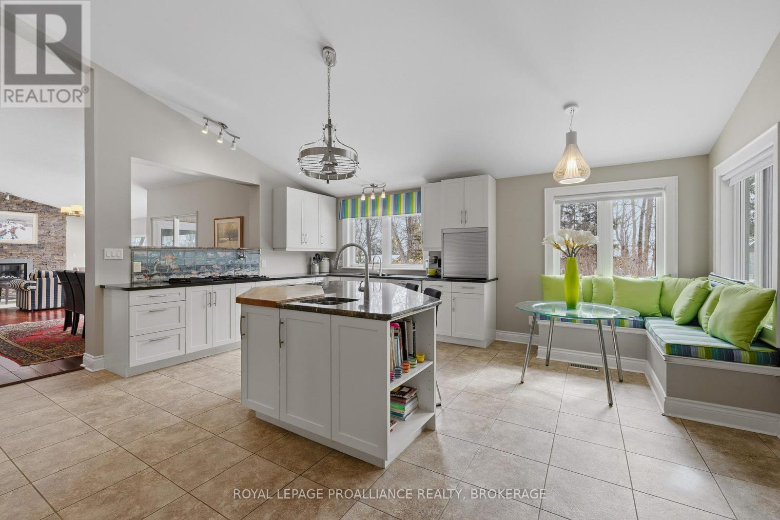 












27 RIVERSIDE DRIVE

,
Kingston (Kingston East (Incl CFB Kingston)),




Ontario
K7L4V1


