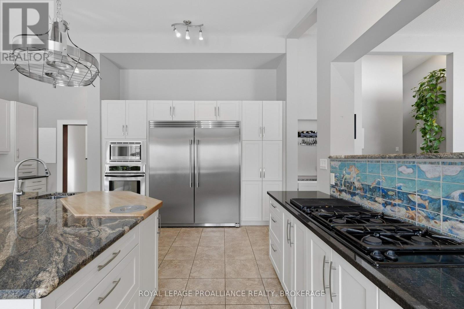 












27 RIVERSIDE DRIVE

,
Kingston (Kingston East (Incl CFB Kingston)),




Ontario
K7L4V1

