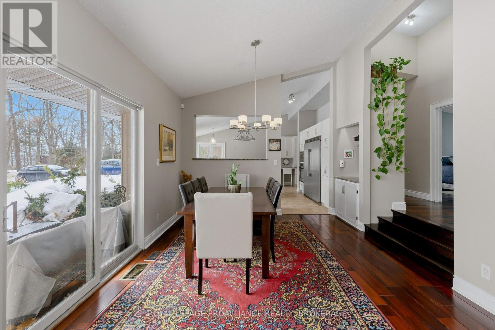 












27 RIVERSIDE DRIVE

,
Kingston (Kingston East (Incl CFB Kingston)),




Ontario
K7L4V1

