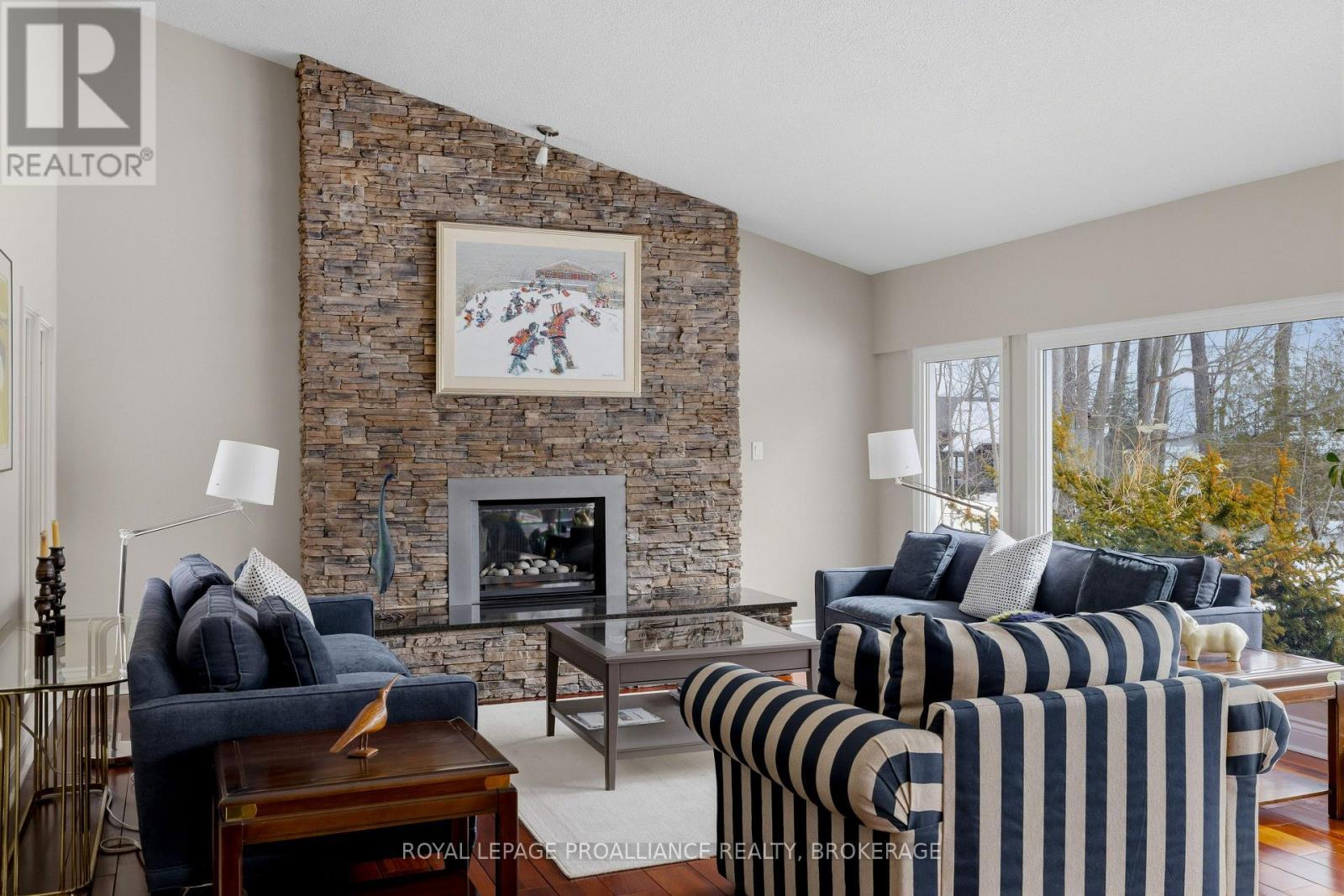 












27 RIVERSIDE DRIVE

,
Kingston (Kingston East (Incl CFB Kingston)),




Ontario
K7L4V1

