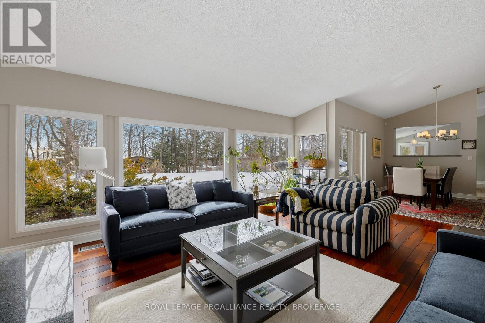 












27 RIVERSIDE DRIVE

,
Kingston (Kingston East (Incl CFB Kingston)),




Ontario
K7L4V1

