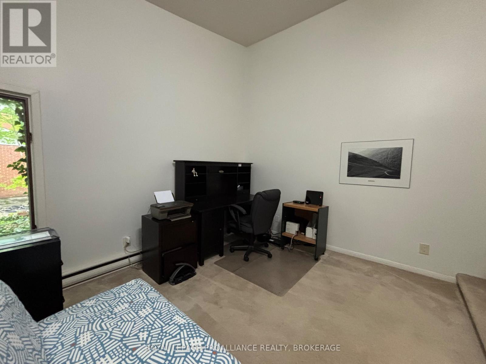 












27 RIVERSIDE DRIVE

,
Kingston (Kingston East (Incl CFB Kingston)),




Ontario
K7L4V1

