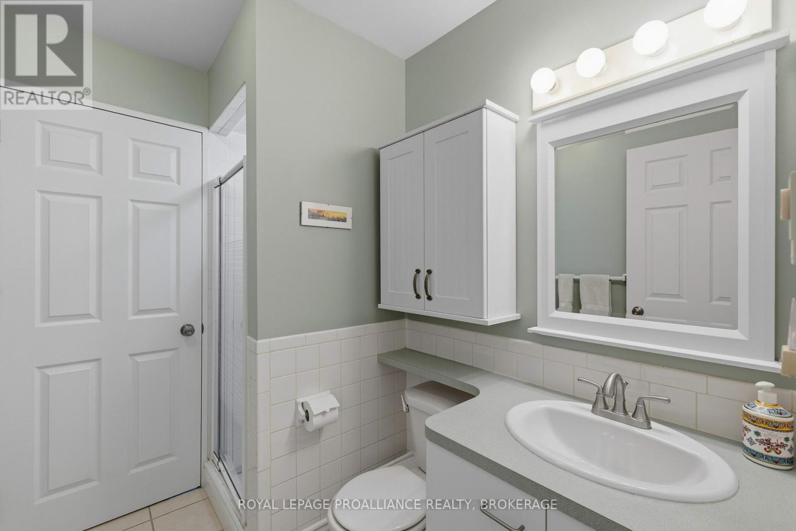 












27 RIVERSIDE DRIVE

,
Kingston (Kingston East (Incl CFB Kingston)),




Ontario
K7L4V1

