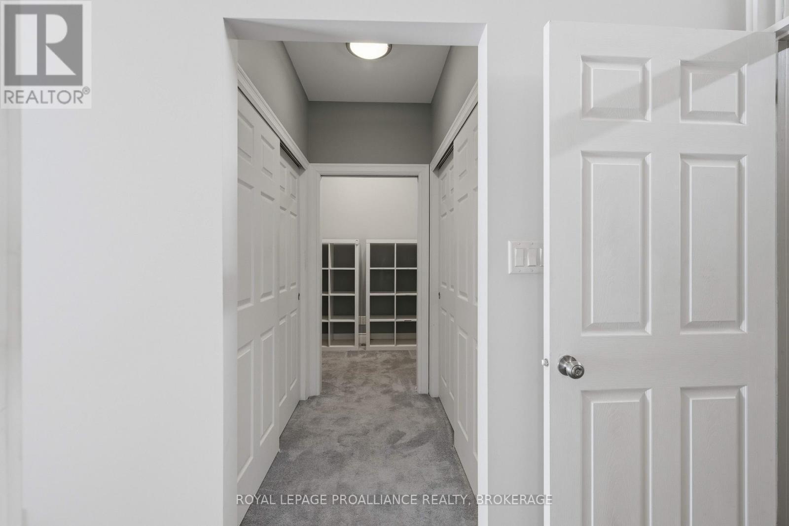 












27 RIVERSIDE DRIVE

,
Kingston (Kingston East (Incl CFB Kingston)),




Ontario
K7L4V1

