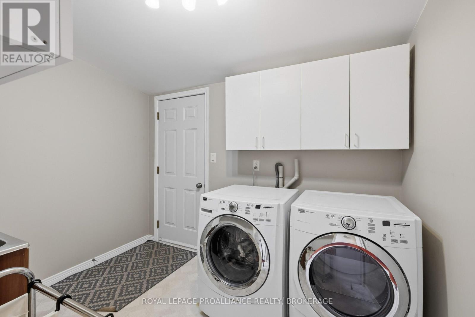 












27 RIVERSIDE DRIVE

,
Kingston (Kingston East (Incl CFB Kingston)),




Ontario
K7L4V1

