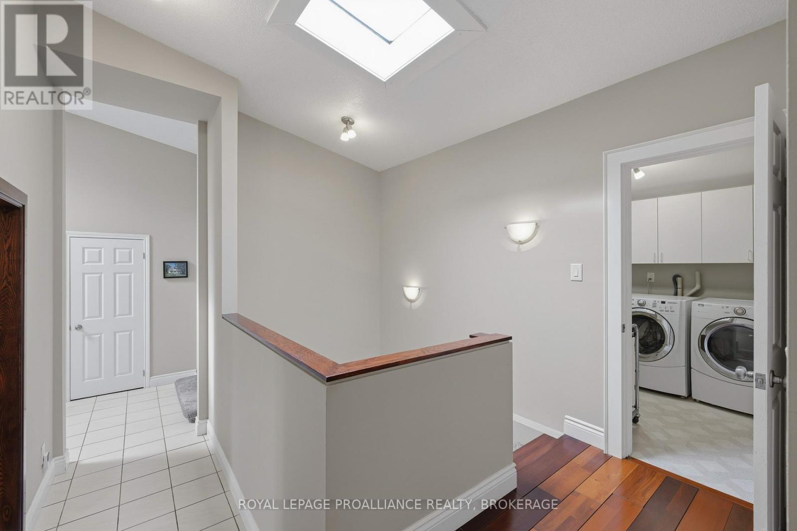 












27 RIVERSIDE DRIVE

,
Kingston (Kingston East (Incl CFB Kingston)),




Ontario
K7L4V1

