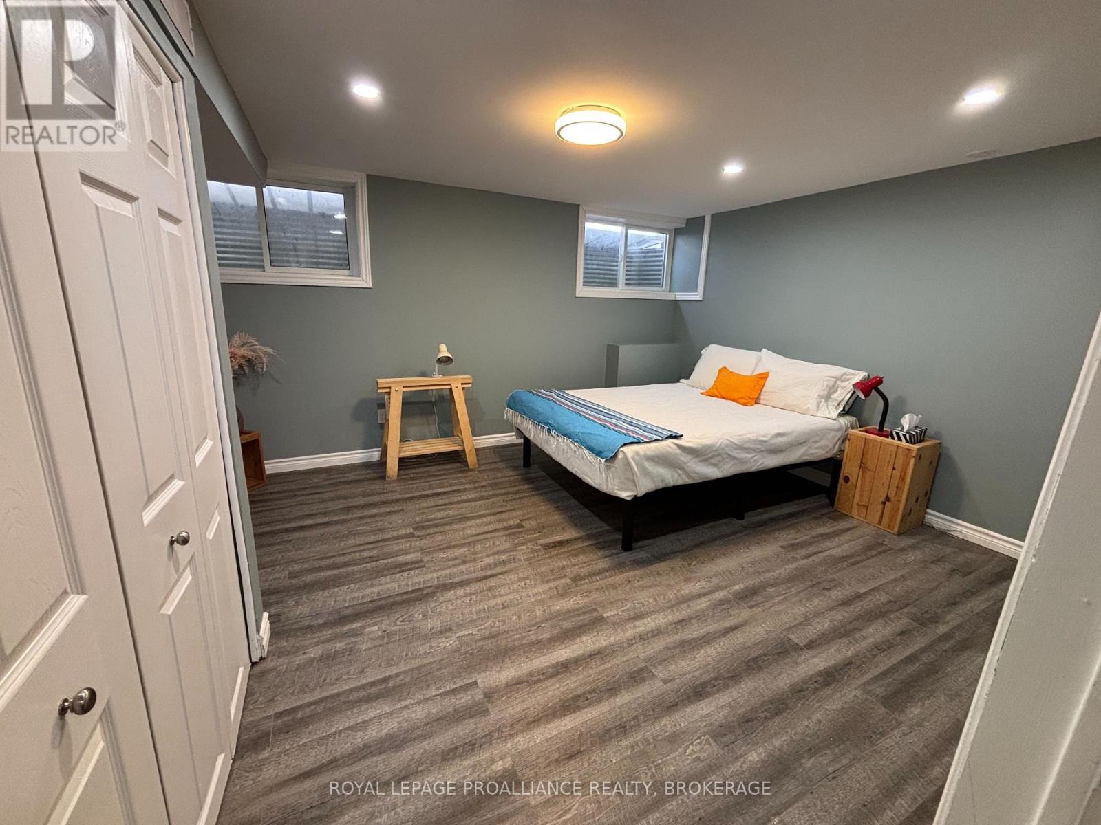 












27 RIVERSIDE DRIVE

,
Kingston (Kingston East (Incl CFB Kingston)),




Ontario
K7L4V1


