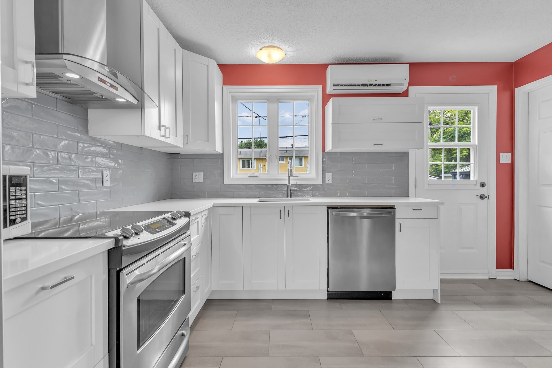 









231


Rue des Chasseurs

,
Gatineau (Aylmer),




QC
J9J2H8

