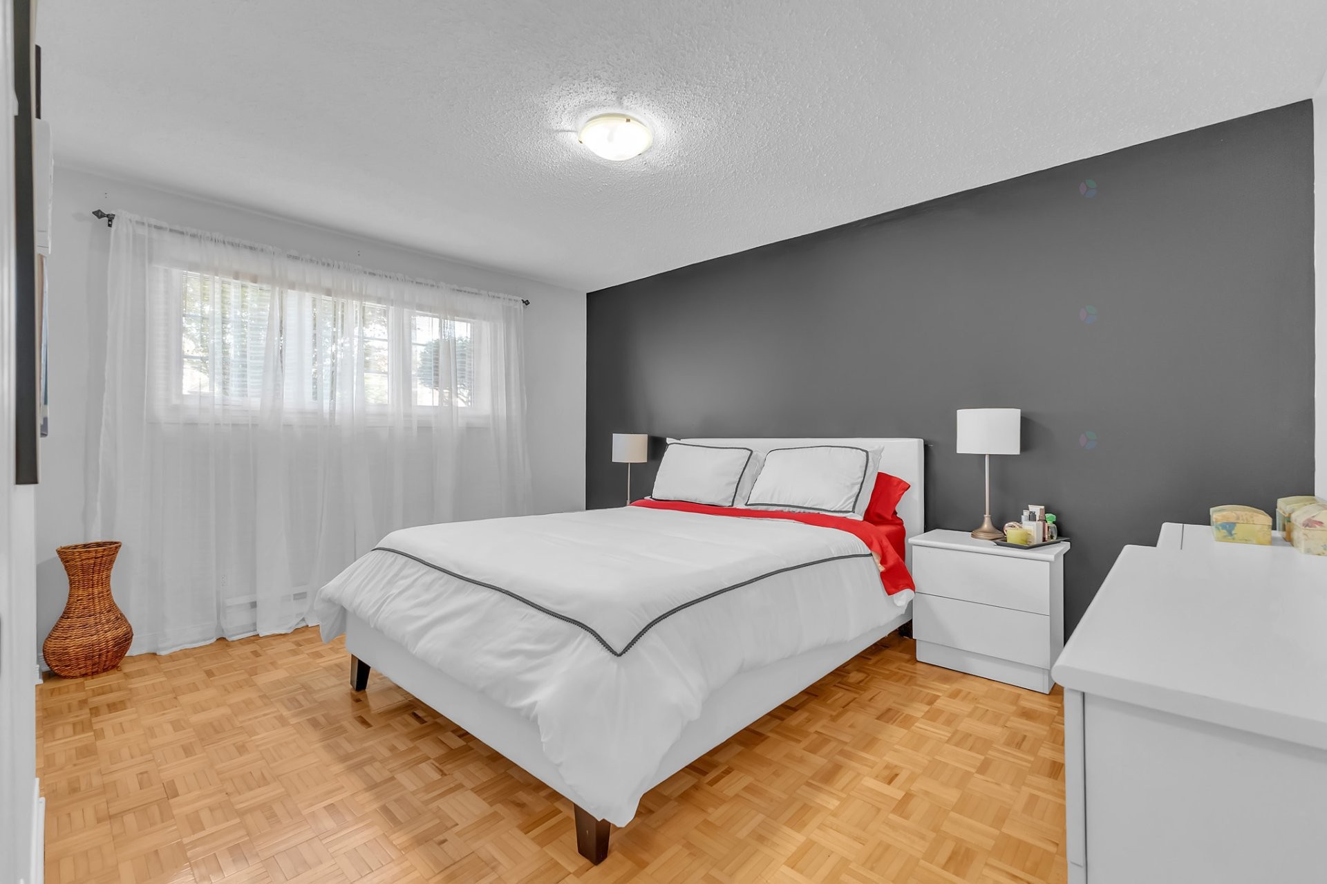 









231


Rue des Chasseurs

,
Gatineau (Aylmer),




QC
J9J2H8

