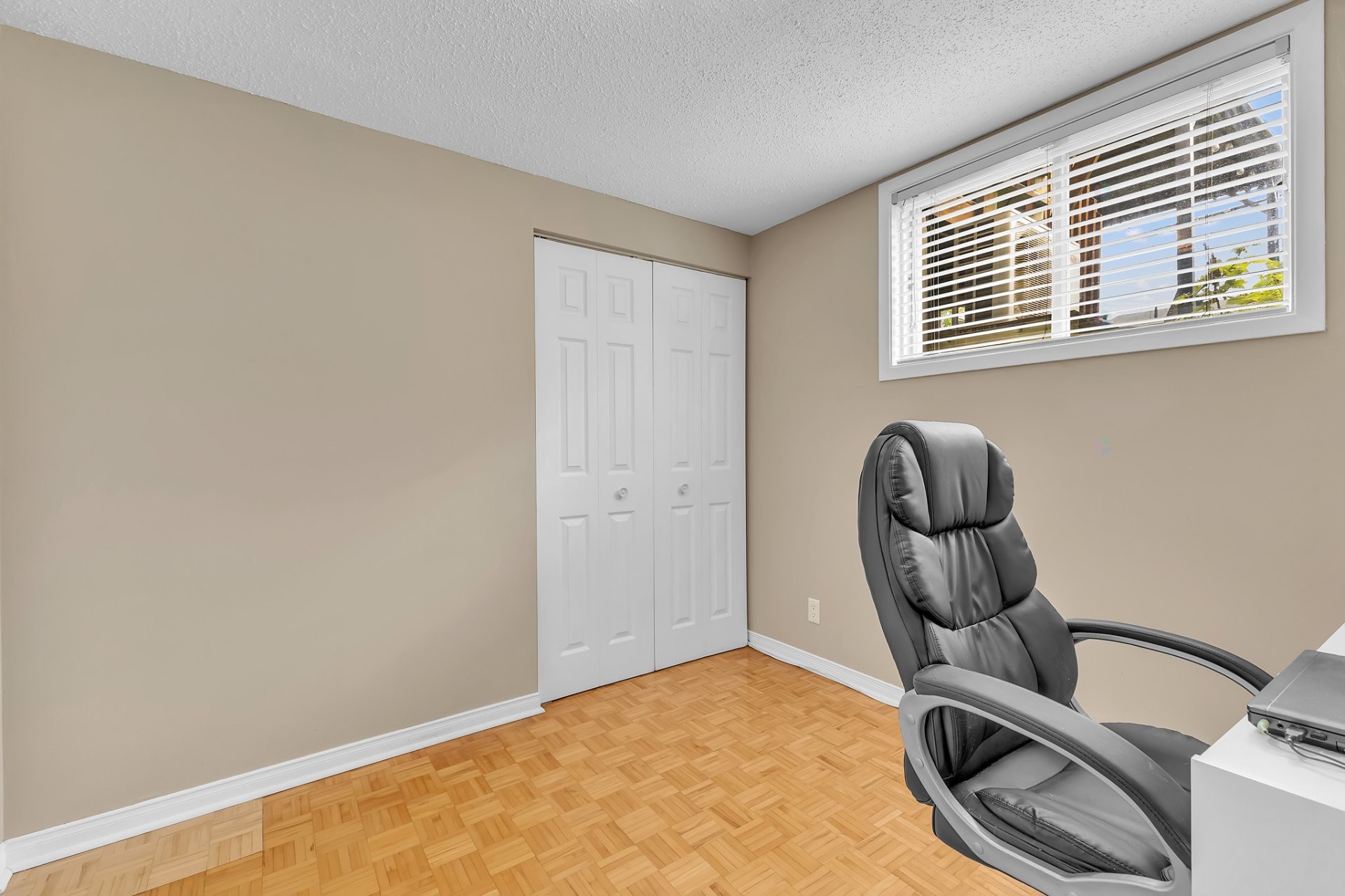 









231


Rue des Chasseurs

,
Gatineau (Aylmer),




QC
J9J2H8

