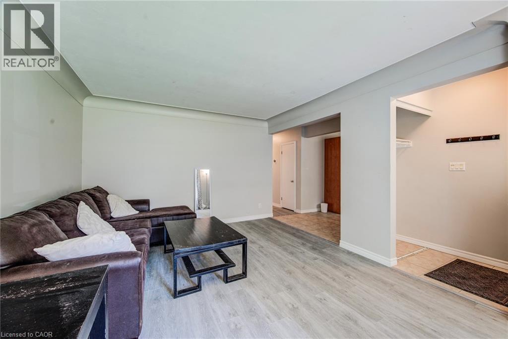 












139 ELGIN Crescent

,
Waterloo,




Ontario
N2J2S5

