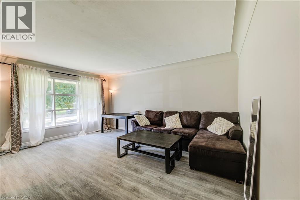 












139 ELGIN Crescent

,
Waterloo,




Ontario
N2J2S5

