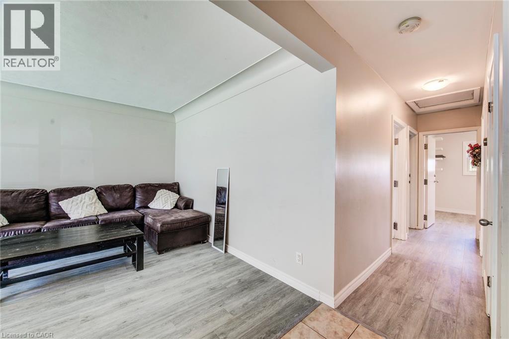 












139 ELGIN Crescent

,
Waterloo,




Ontario
N2J2S5

