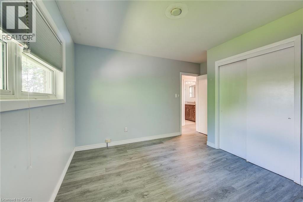 












139 ELGIN Crescent

,
Waterloo,




Ontario
N2J2S5

