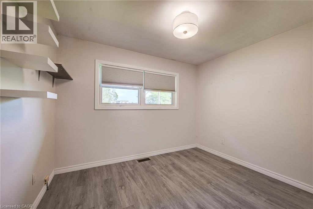 












139 ELGIN Crescent

,
Waterloo,




Ontario
N2J2S5

