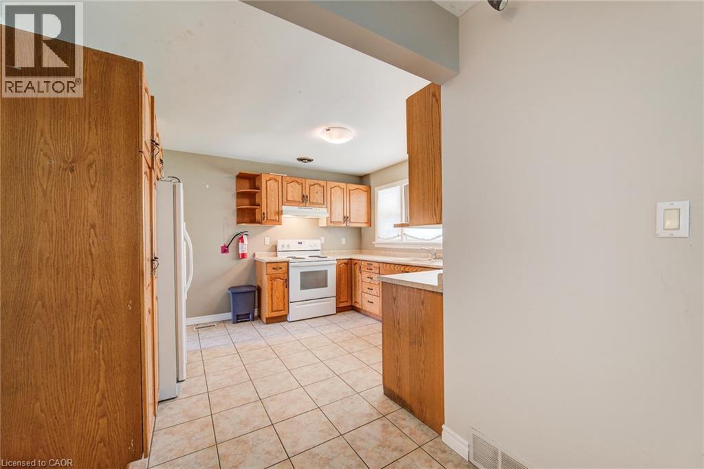 












139 ELGIN Crescent

,
Waterloo,




Ontario
N2J2S5

