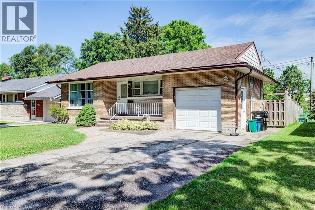 












139 ELGIN Crescent

,
Waterloo,




Ontario
N2J2S5

