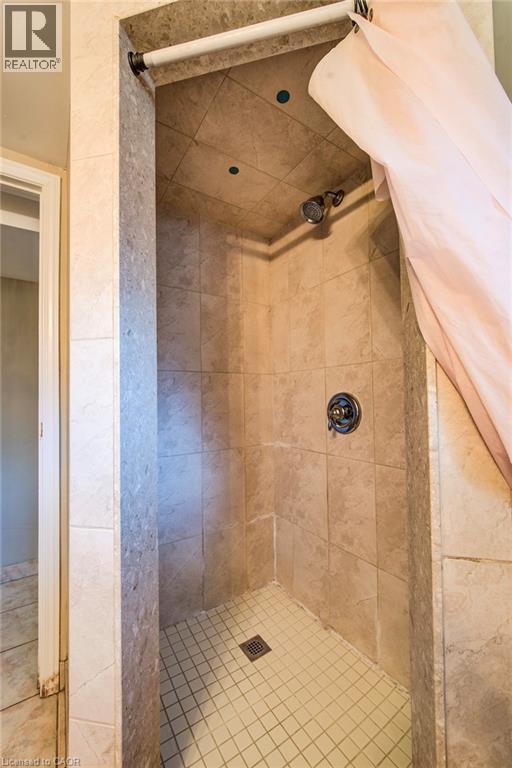 












139 ELGIN Crescent

,
Waterloo,




Ontario
N2J2S5

