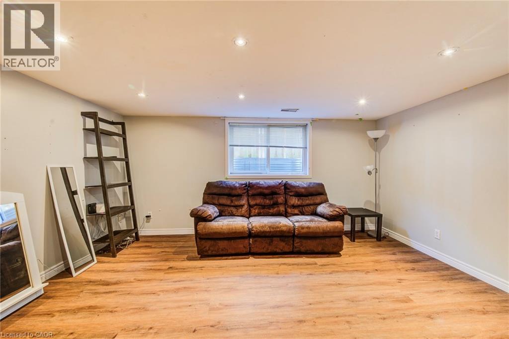 












139 ELGIN Crescent

,
Waterloo,




Ontario
N2J2S5

