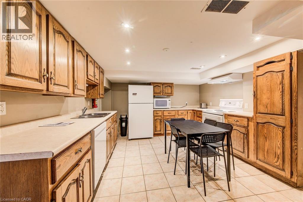 












139 ELGIN Crescent

,
Waterloo,




Ontario
N2J2S5

