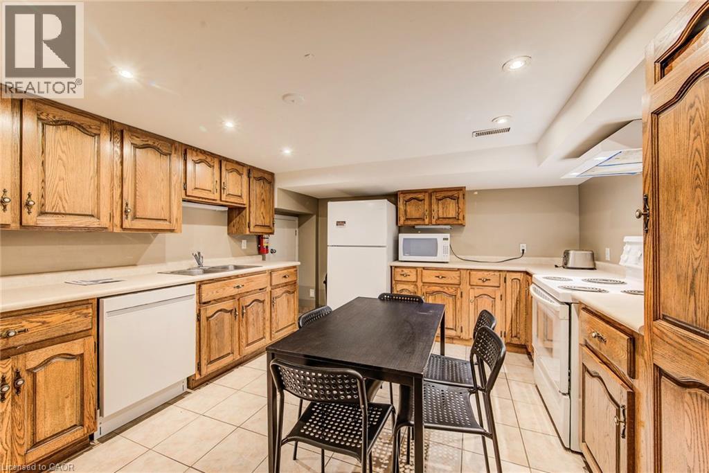 












139 ELGIN Crescent

,
Waterloo,




Ontario
N2J2S5

