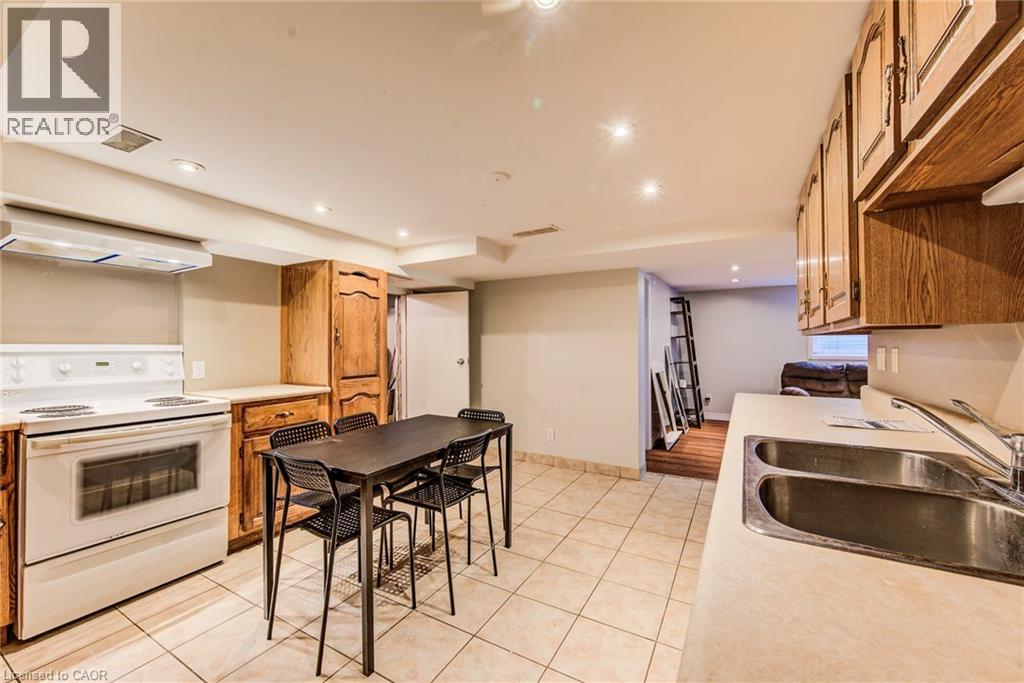 












139 ELGIN Crescent

,
Waterloo,




Ontario
N2J2S5

