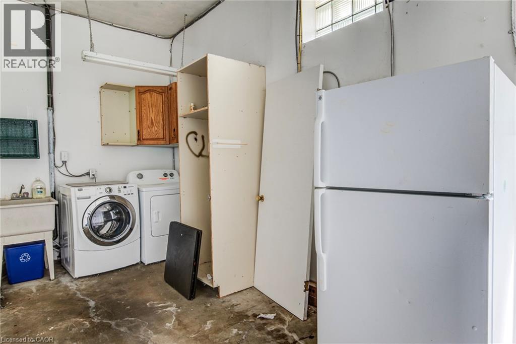 












139 ELGIN Crescent

,
Waterloo,




Ontario
N2J2S5

