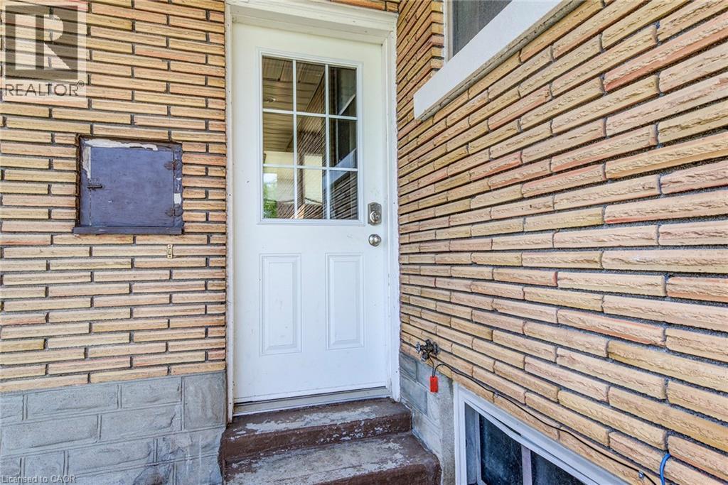 












139 ELGIN Crescent

,
Waterloo,




Ontario
N2J2S5

