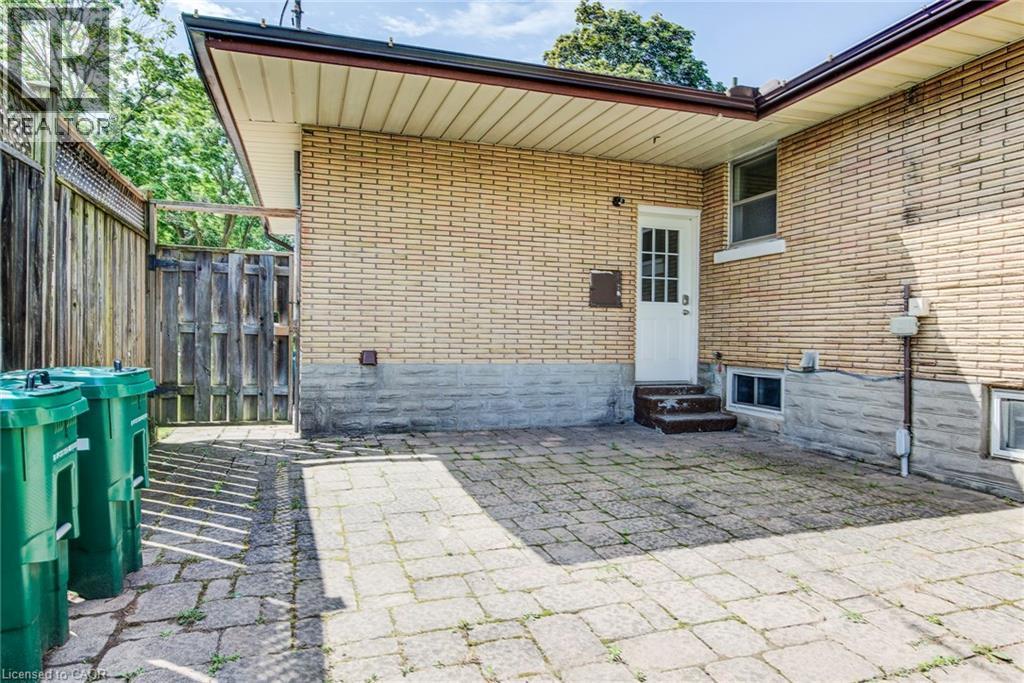 












139 ELGIN Crescent

,
Waterloo,




Ontario
N2J2S5

