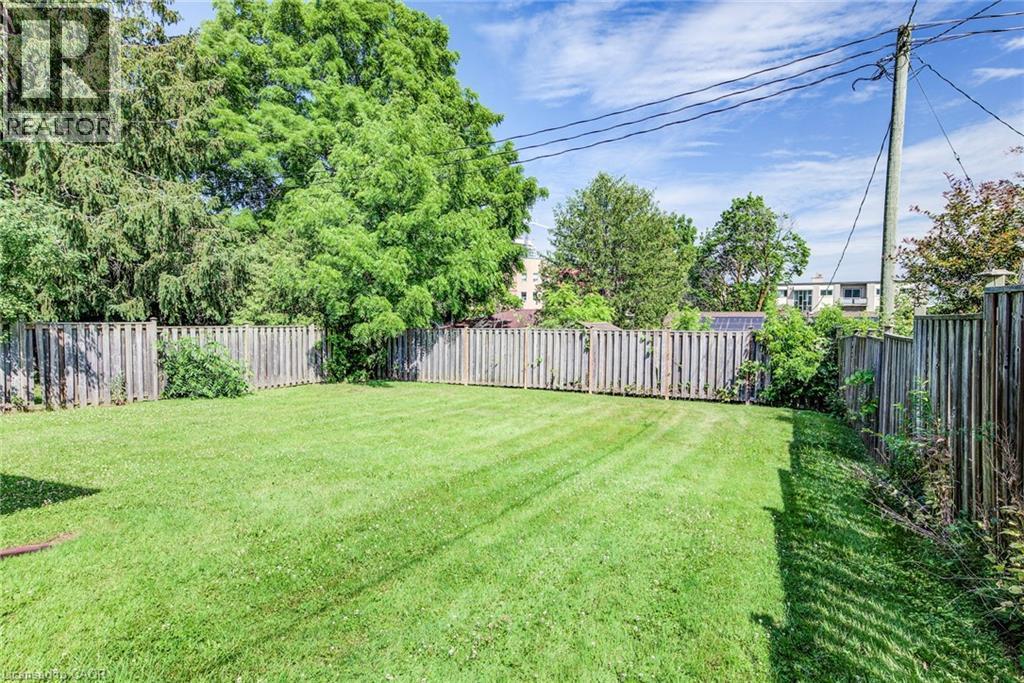 












139 ELGIN Crescent

,
Waterloo,




Ontario
N2J2S5

