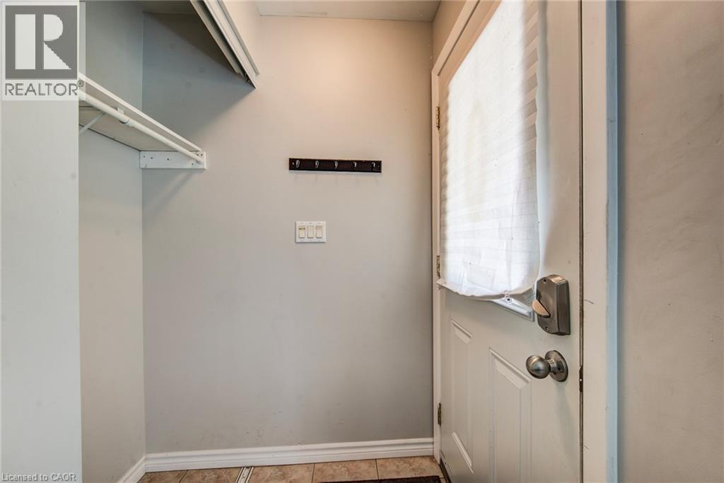 












139 ELGIN Crescent

,
Waterloo,




Ontario
N2J2S5

