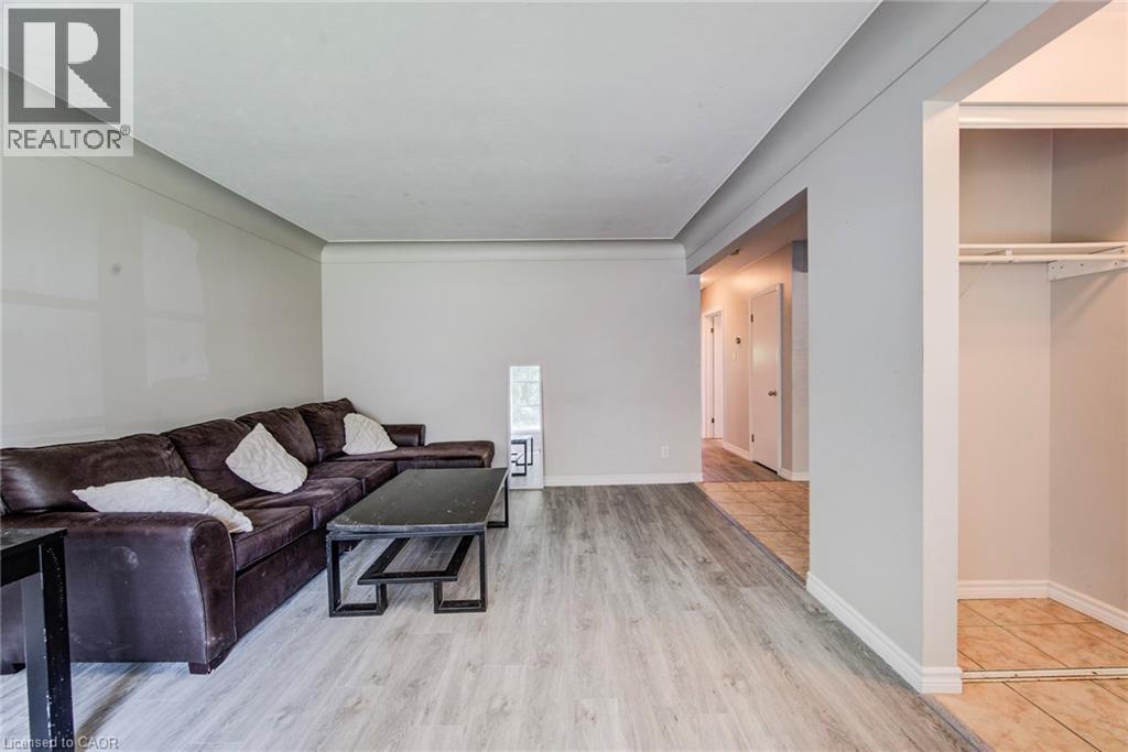 












139 ELGIN Crescent

,
Waterloo,




Ontario
N2J2S5

