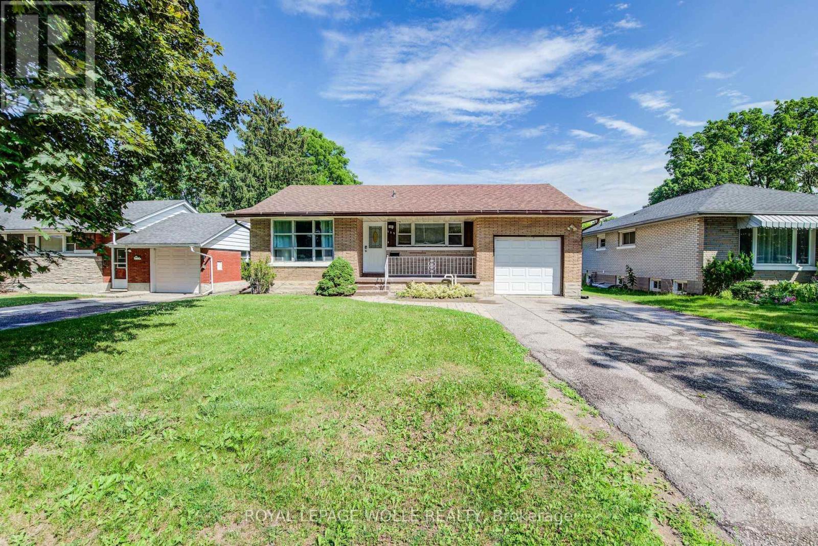 












139 ELGIN CRESCENT

,
Waterloo,




Ontario
N2J2S5

