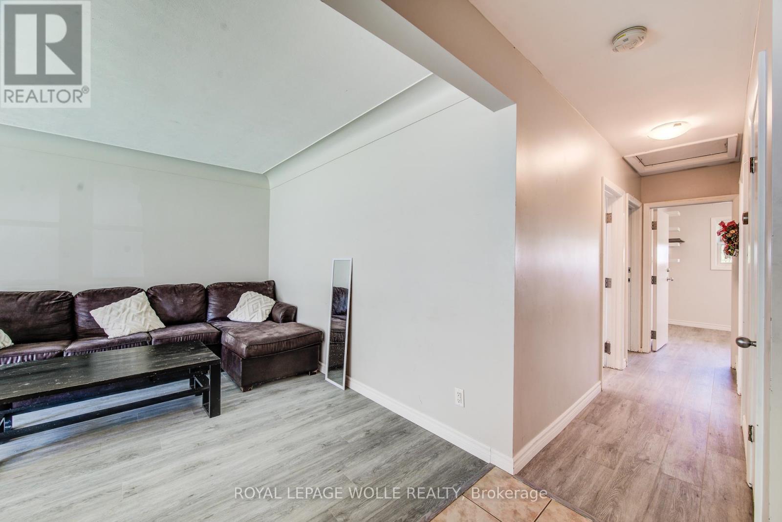 












139 ELGIN CRESCENT

,
Waterloo,




Ontario
N2J2S5


