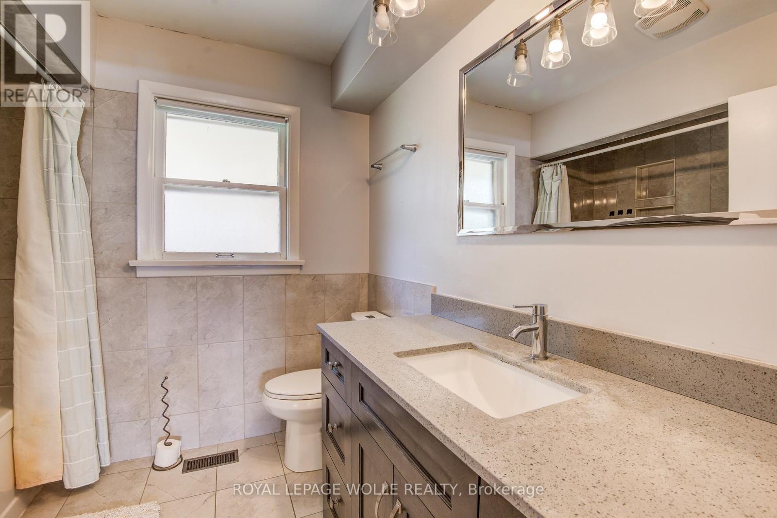 












139 ELGIN CRESCENT

,
Waterloo,




Ontario
N2J2S5

